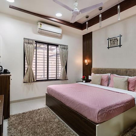 Serenity Meadows With Pool By Veo - Part Of Stayvista Nashik Εξωτερικό φωτογραφία
