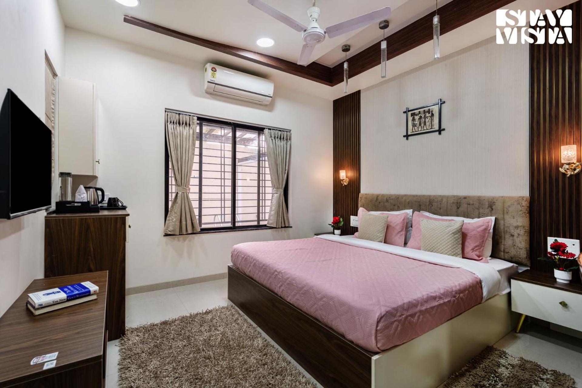 Serenity Meadows With Pool By Veo - Part Of Stayvista Nashik Εξωτερικό φωτογραφία